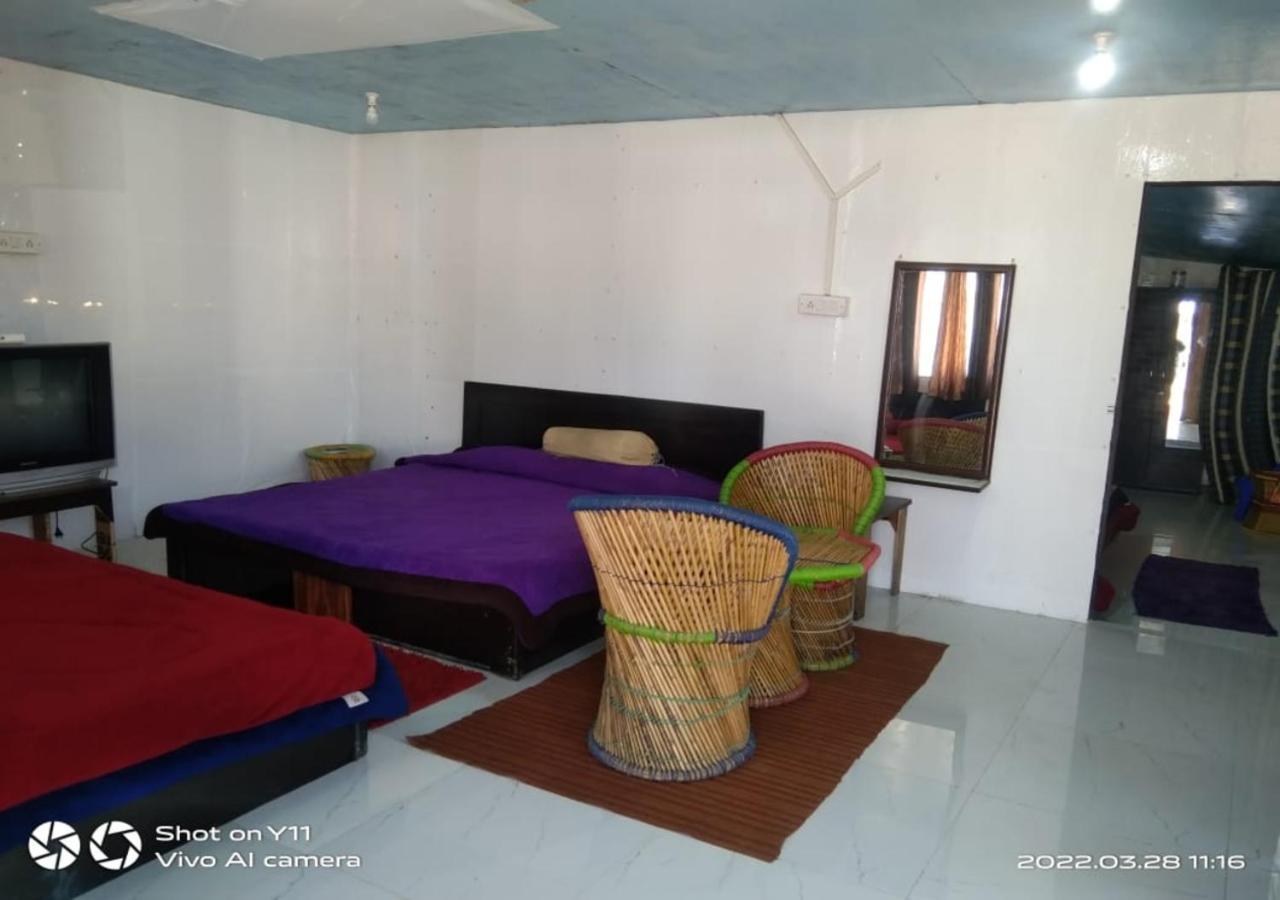 Silver Dew Resorts And Restaurant Dhanaulti Eksteriør bilde