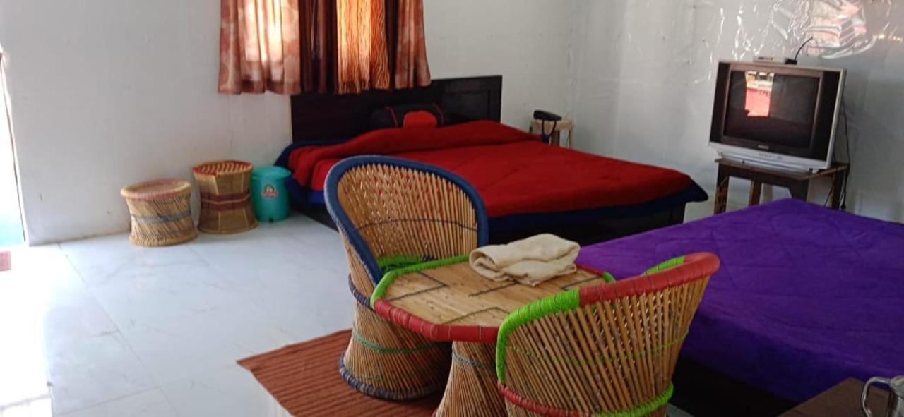 Silver Dew Resorts And Restaurant Dhanaulti Eksteriør bilde