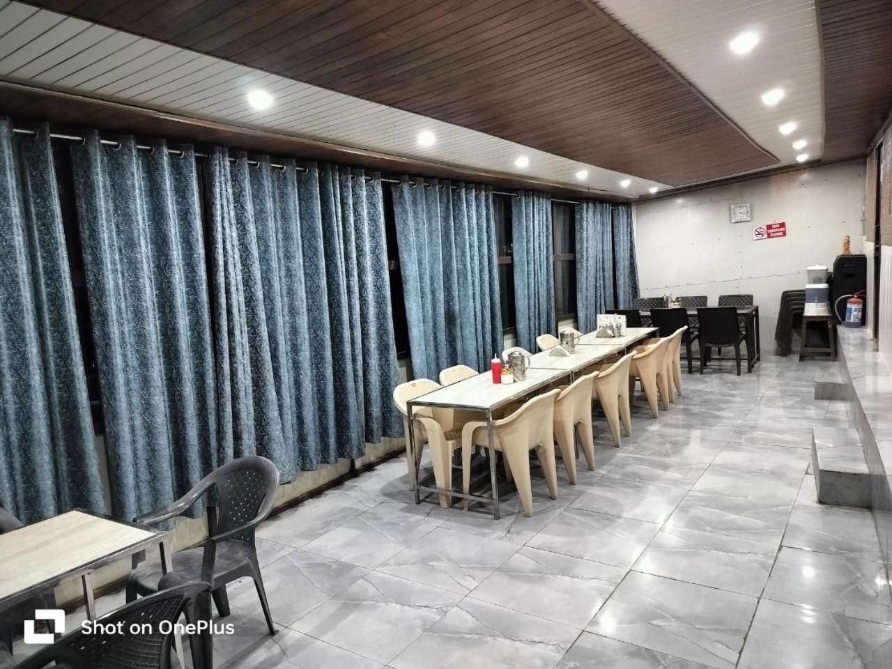 Silver Dew Resorts And Restaurant Dhanaulti Eksteriør bilde