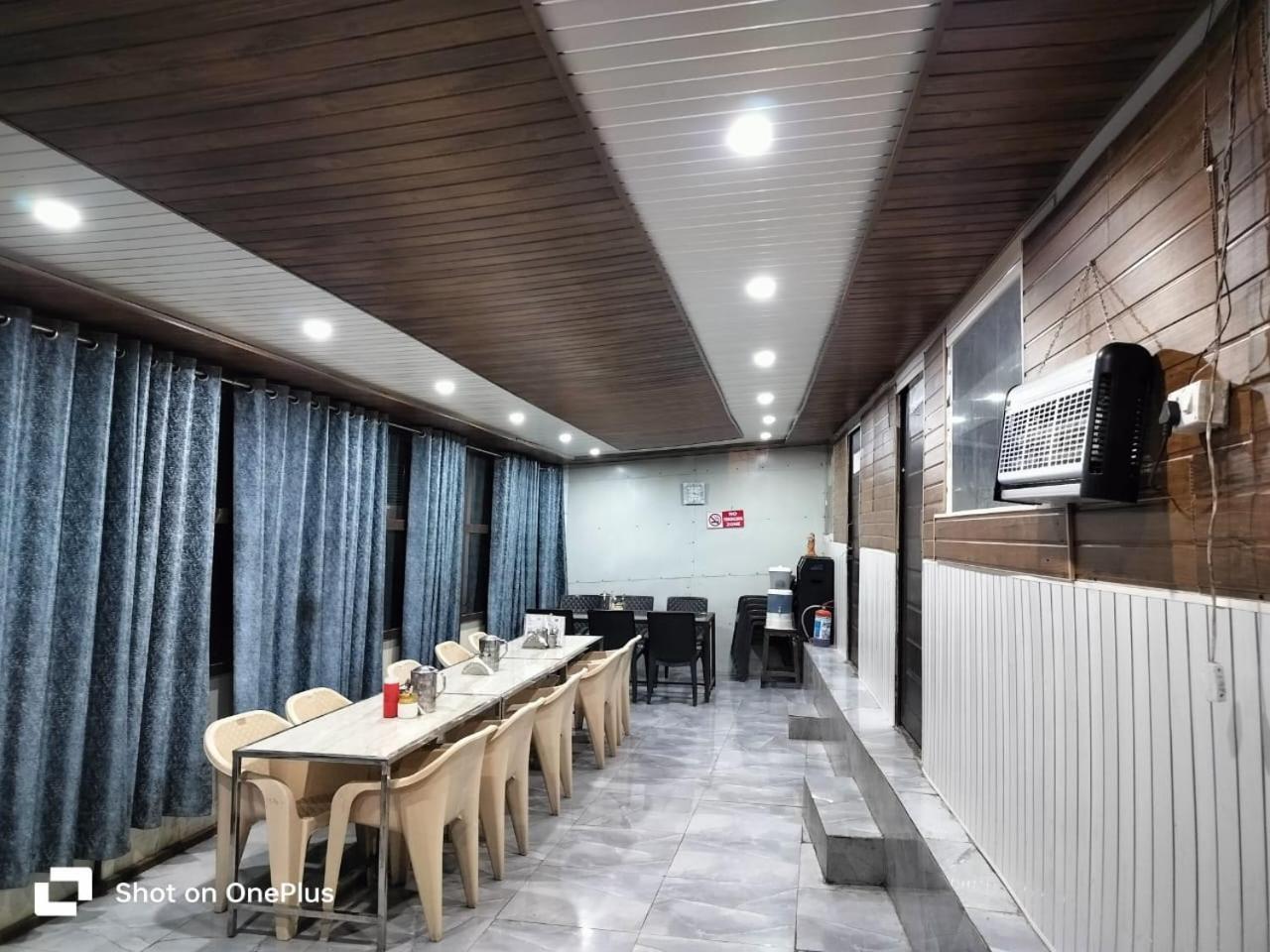 Silver Dew Resorts And Restaurant Dhanaulti Eksteriør bilde