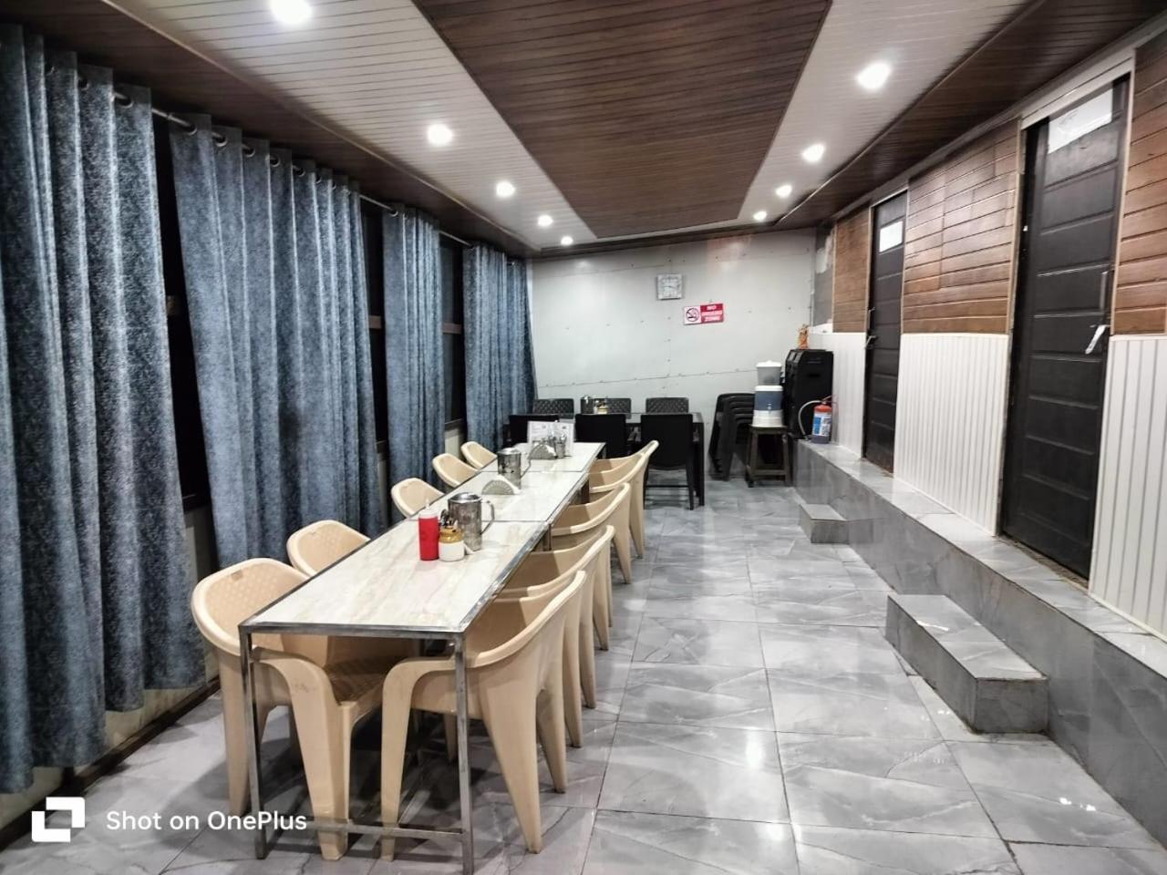 Silver Dew Resorts And Restaurant Dhanaulti Eksteriør bilde