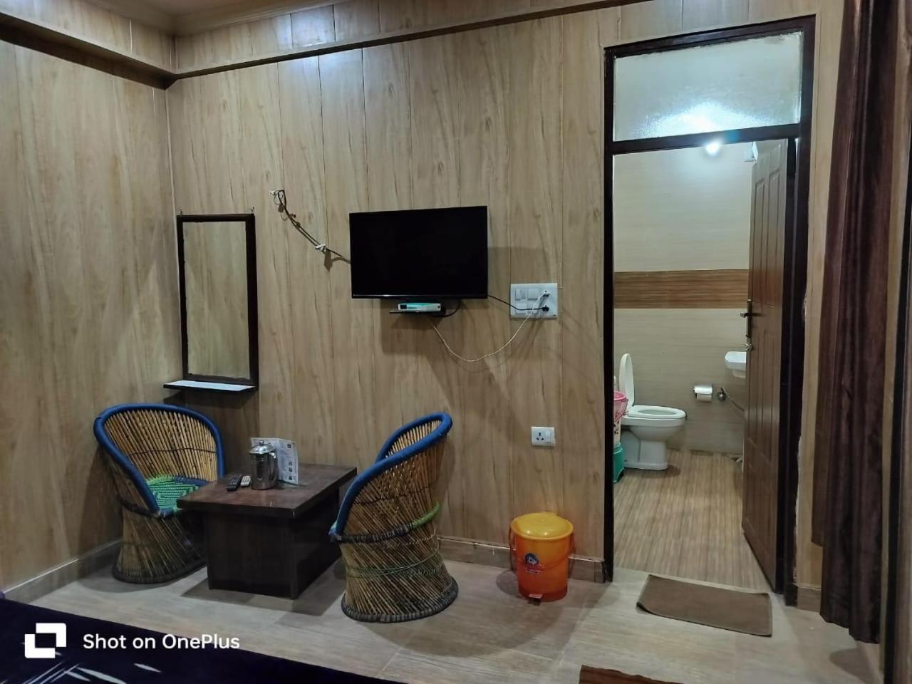 Silver Dew Resorts And Restaurant Dhanaulti Eksteriør bilde