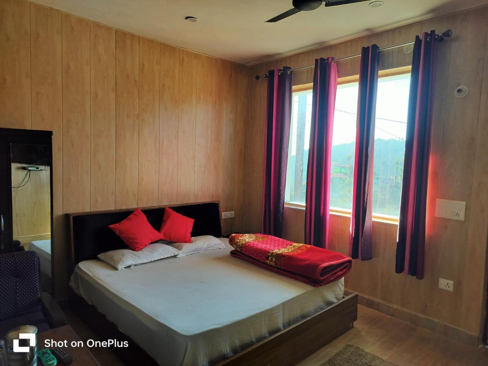 Silver Dew Resorts And Restaurant Dhanaulti Eksteriør bilde