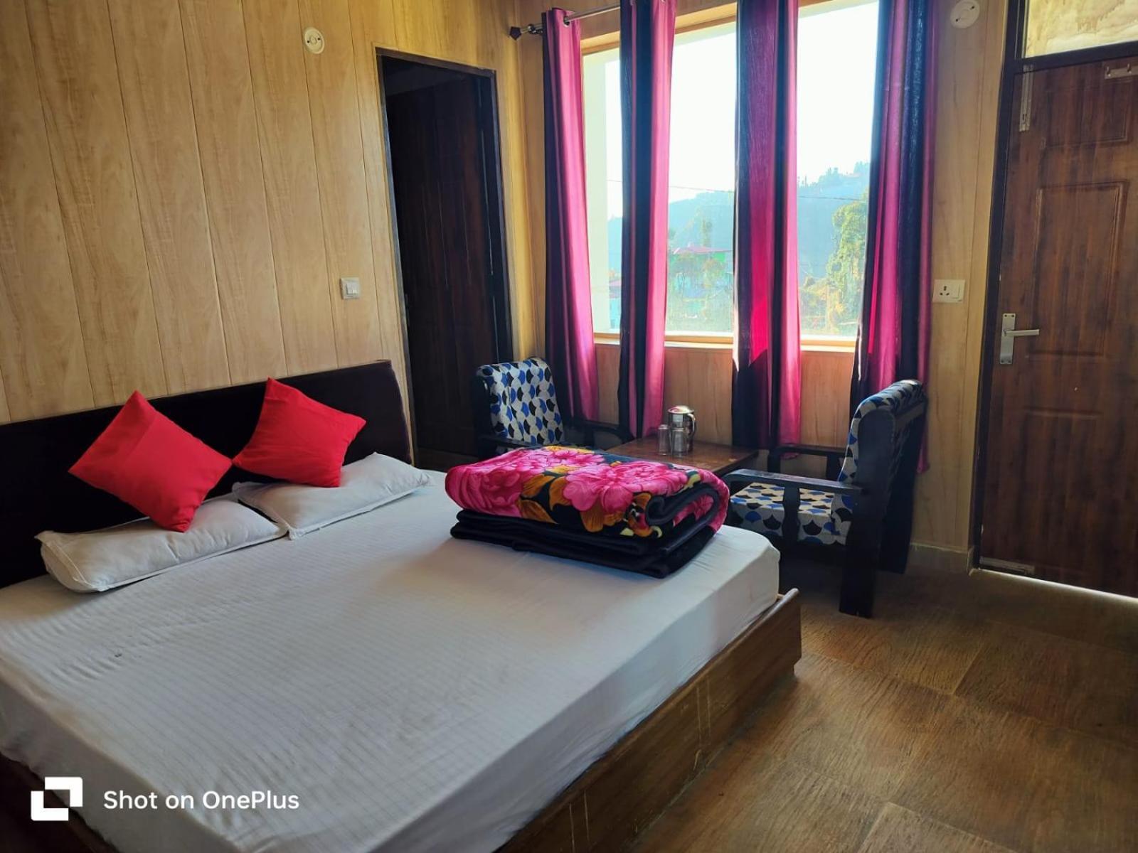 Silver Dew Resorts And Restaurant Dhanaulti Eksteriør bilde