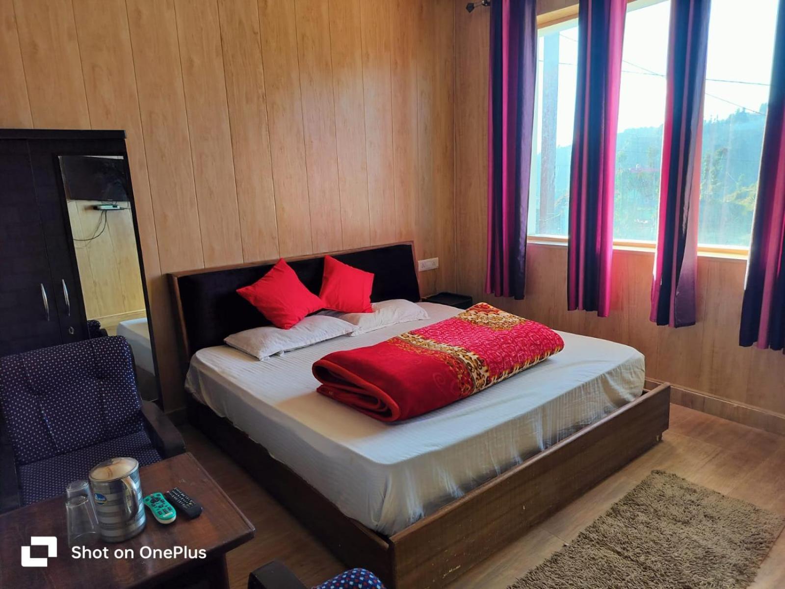 Silver Dew Resorts And Restaurant Dhanaulti Eksteriør bilde