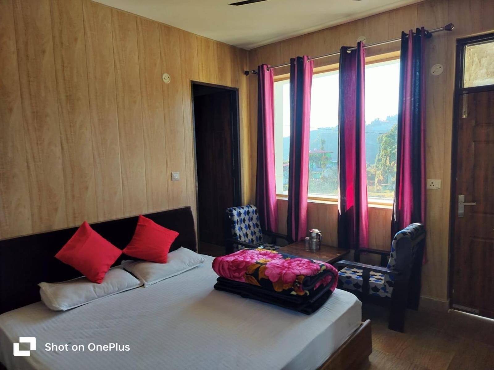 Silver Dew Resorts And Restaurant Dhanaulti Eksteriør bilde