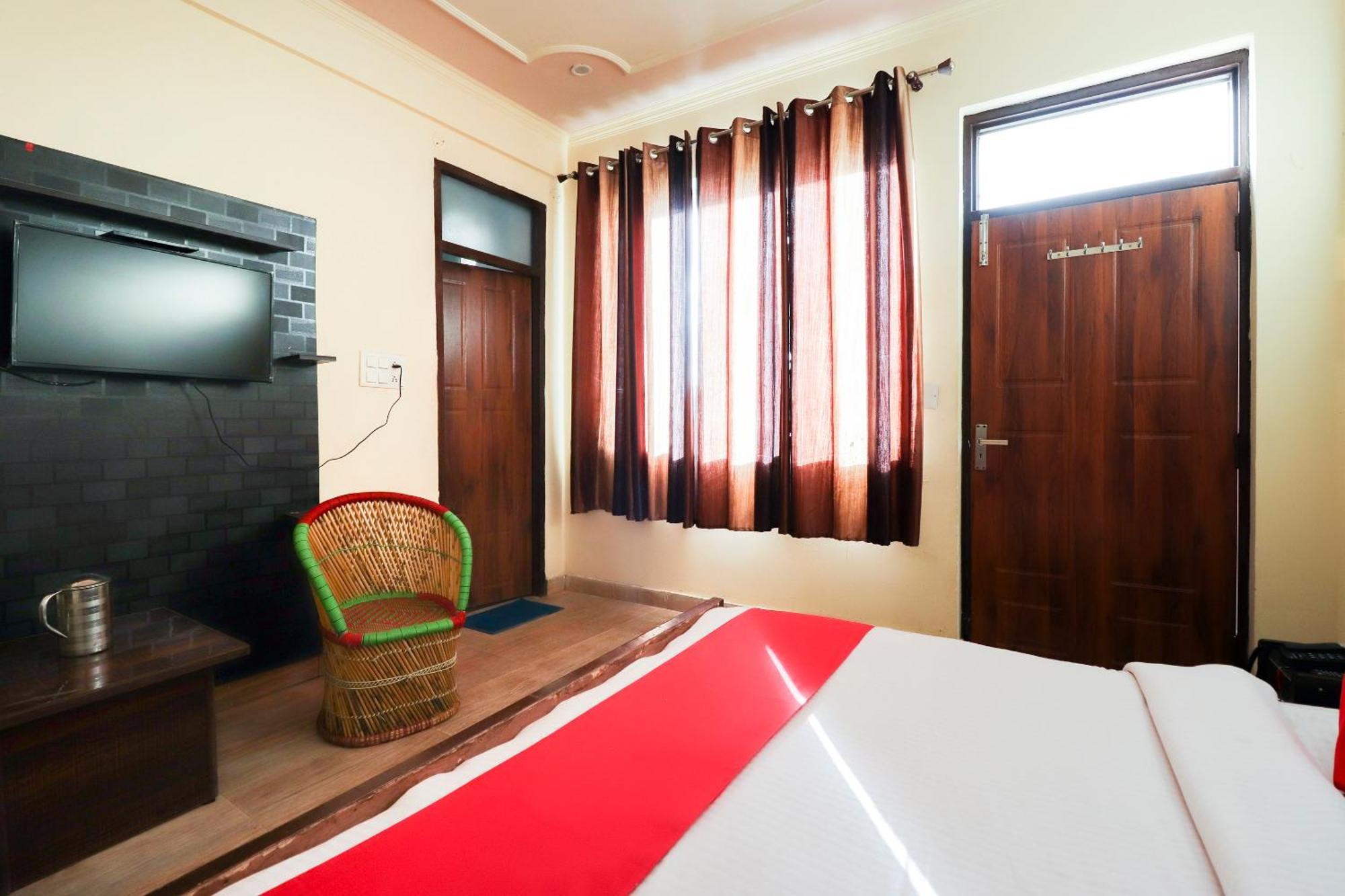 Silver Dew Resorts And Restaurant Dhanaulti Eksteriør bilde